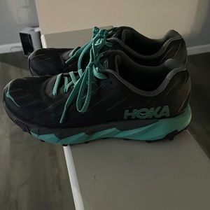 Size 8 women's Hoka one shoes trail runners worn once.